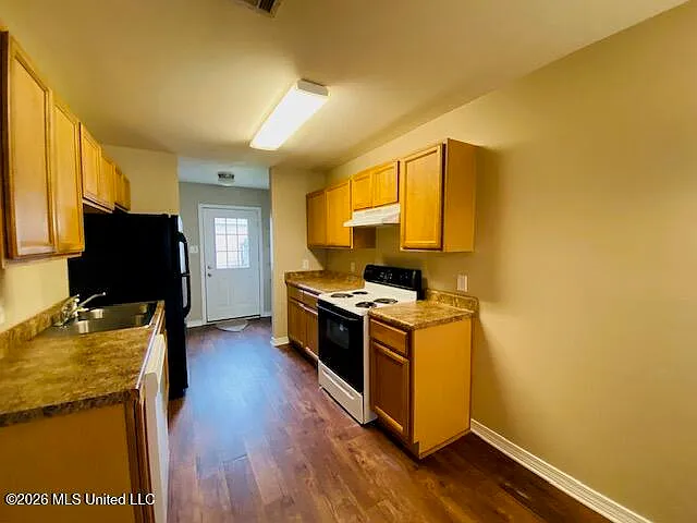 17310 Avondale Cir — Photo 3