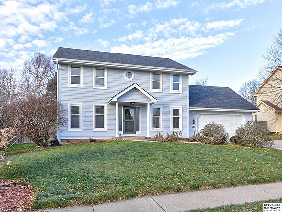 2nd image of 502 Oakwood Dr