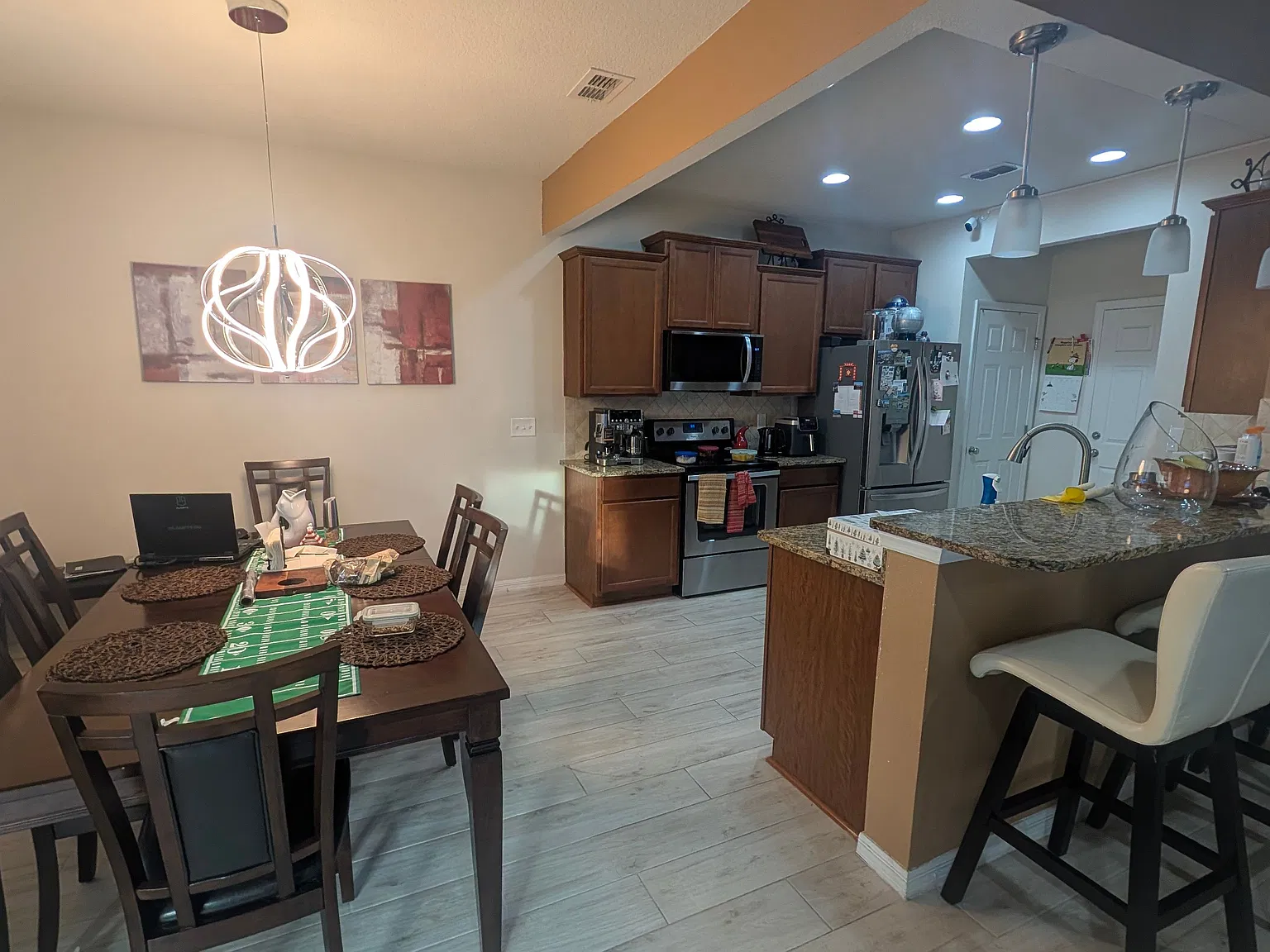 3 bed, 2.5 bath, 1736 sqft, $2,200 — Photo 2