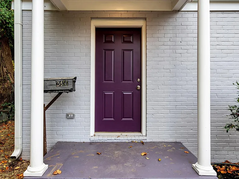 2451 Boone Ave — Photo 2