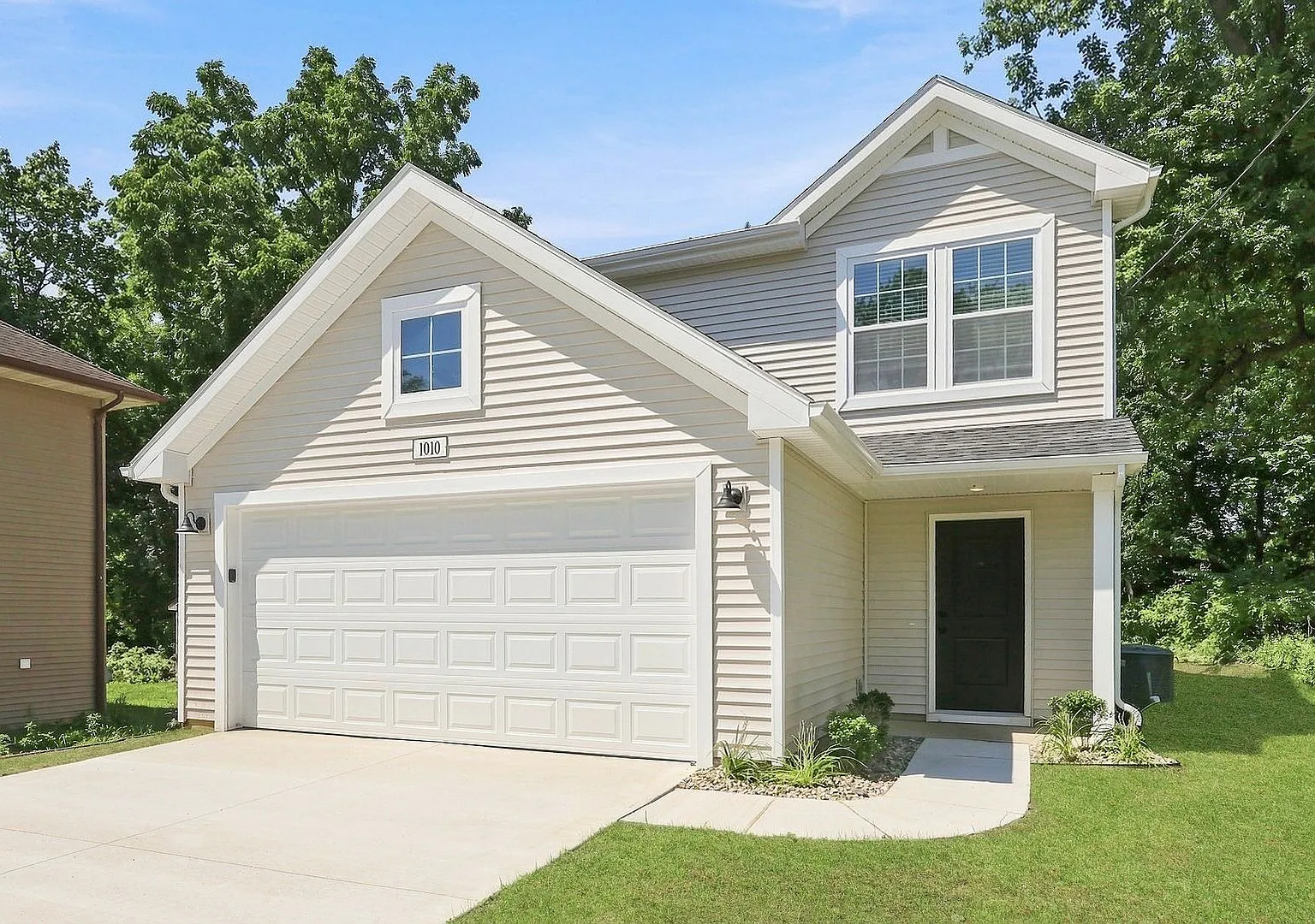 JW1031 — Photo 1