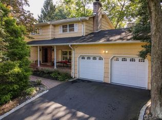 25 Point Of Woods Dr, North Brunswick, NJ 08902