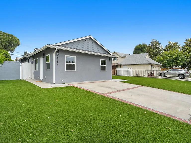 6641 Dannyboyar Ave — Photo 2