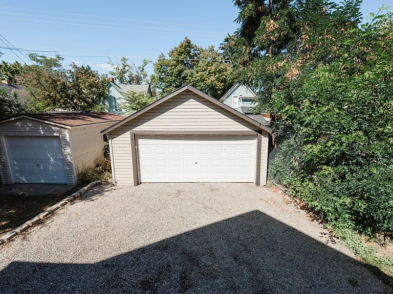 Garage w/ automatic opener