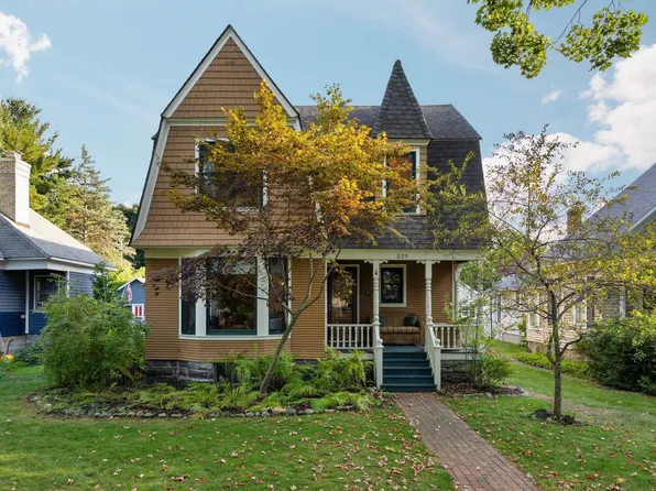 529 5th St, Traverse City, MI 49684