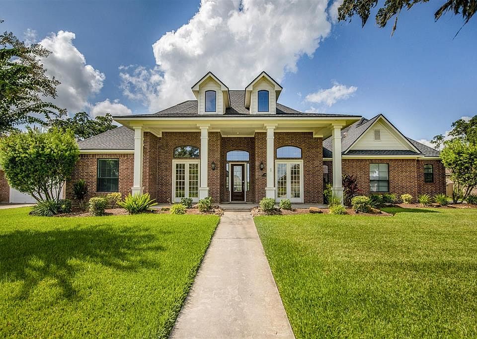 1st image of 108 Arrowhead Dr