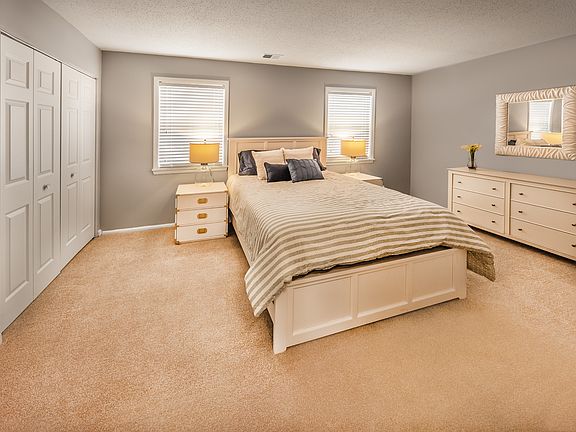 5th image of 7999 Silverleaf Dr #496