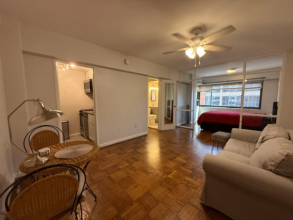 2141 I St NW #605