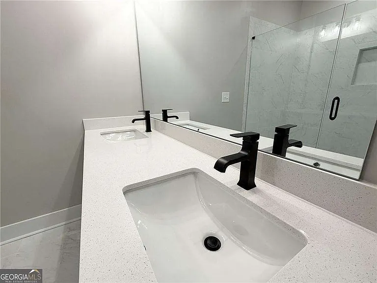 5704 Urban Vlg W — Photo 26