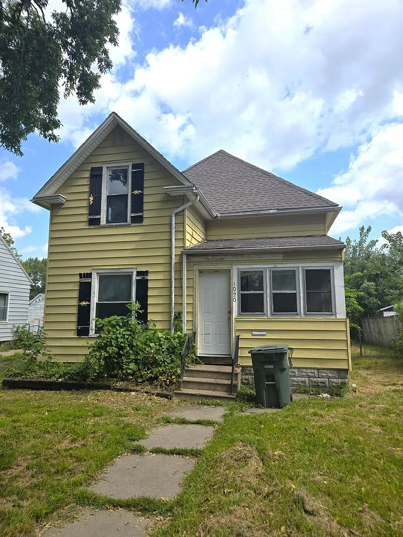 For Rent- 1020 Columbia *Pets Ok With Conditions* — Photo 1