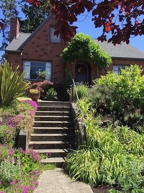 Vintage Union Hill Neighborhood Home walking distance to PSNS! — Photo 1