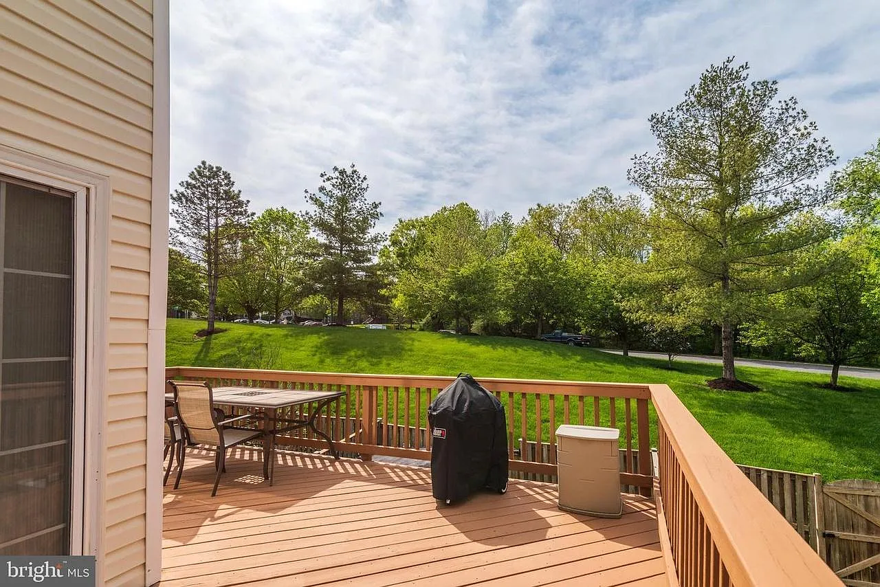 10261 Magnolia Grove Dr — Photo 3