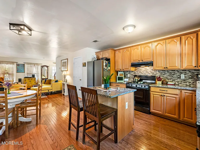 105 Wayside Dr — Photo 12