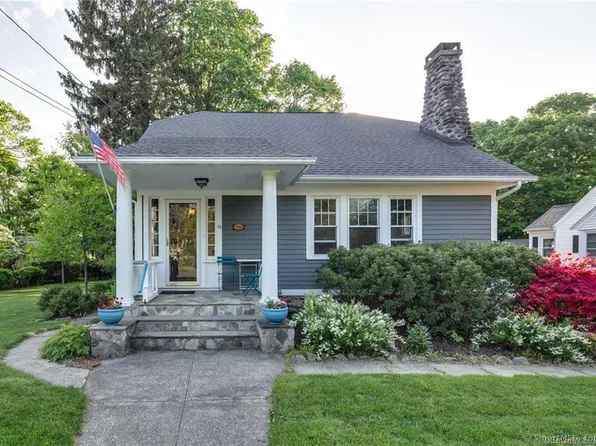 32 Yale Avenue, Middlebury, CT 06762