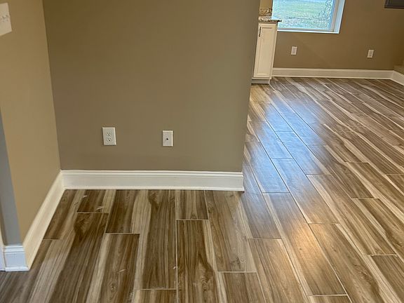 2nd image of 2536 Wildwood Rd #R