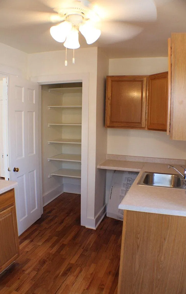 607 W University Avenue — Photo 4