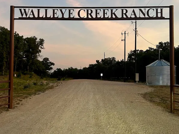 1304 Walleye Creek Trl, Lexington, TX 78947