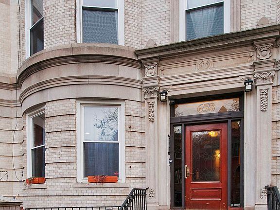 2nd image of 658 Park Pl #3