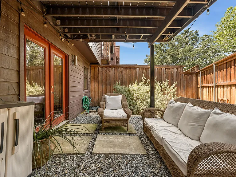 6124 Summer Creek Cir — Photo 31