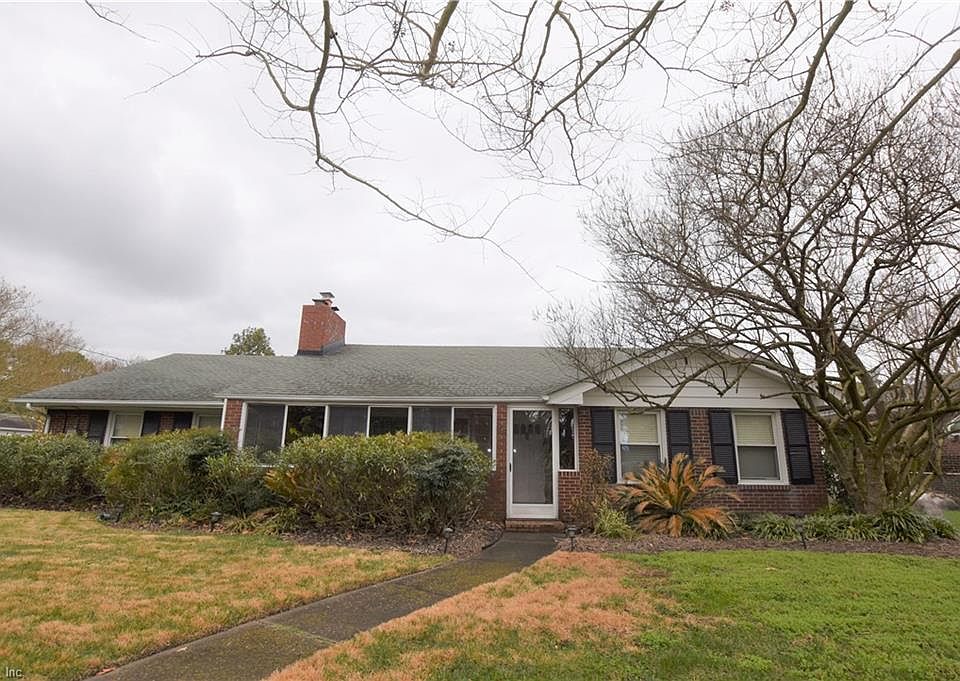 1st image of 261 E McGinnis Cir