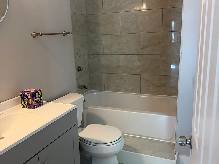 925 Excelsior Ave — Photo 12
