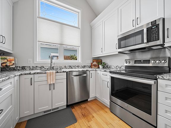 4th image of 10 Houston Drive #10