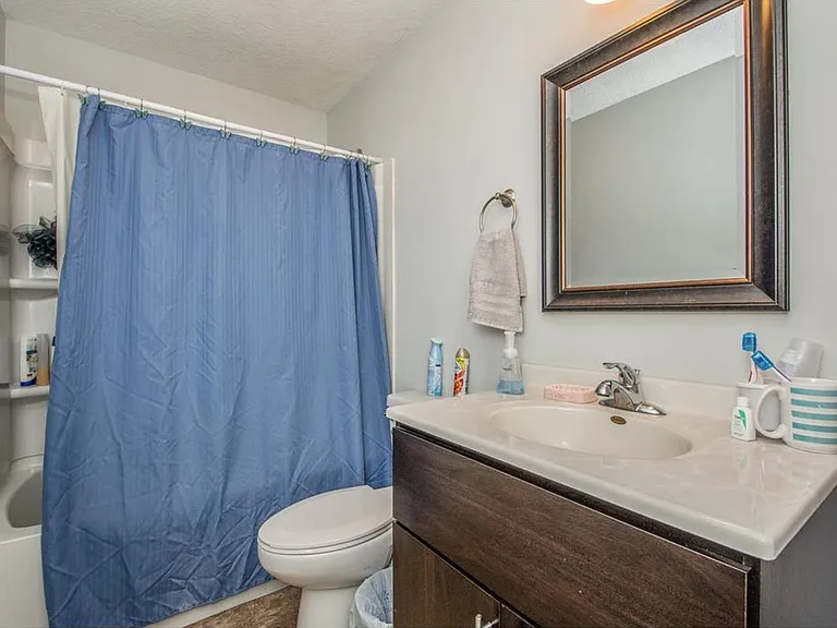 211 Palomino Pkwy — Photo 4