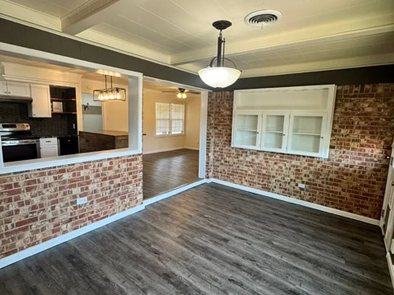 2601 Hollis Dr — Photo 8