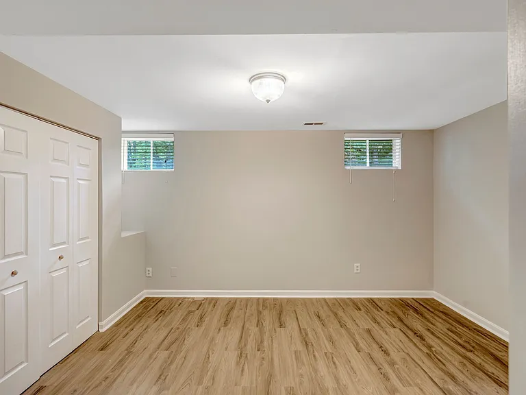 10929 Park Rd — Photo 45