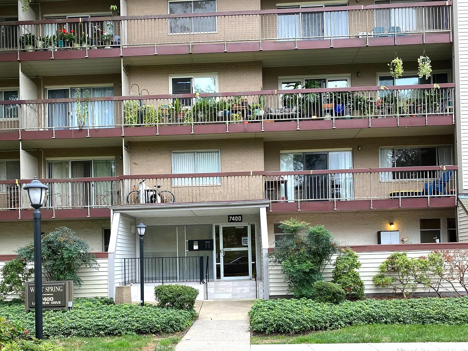 7400 Lakeview Dr — Photo 2