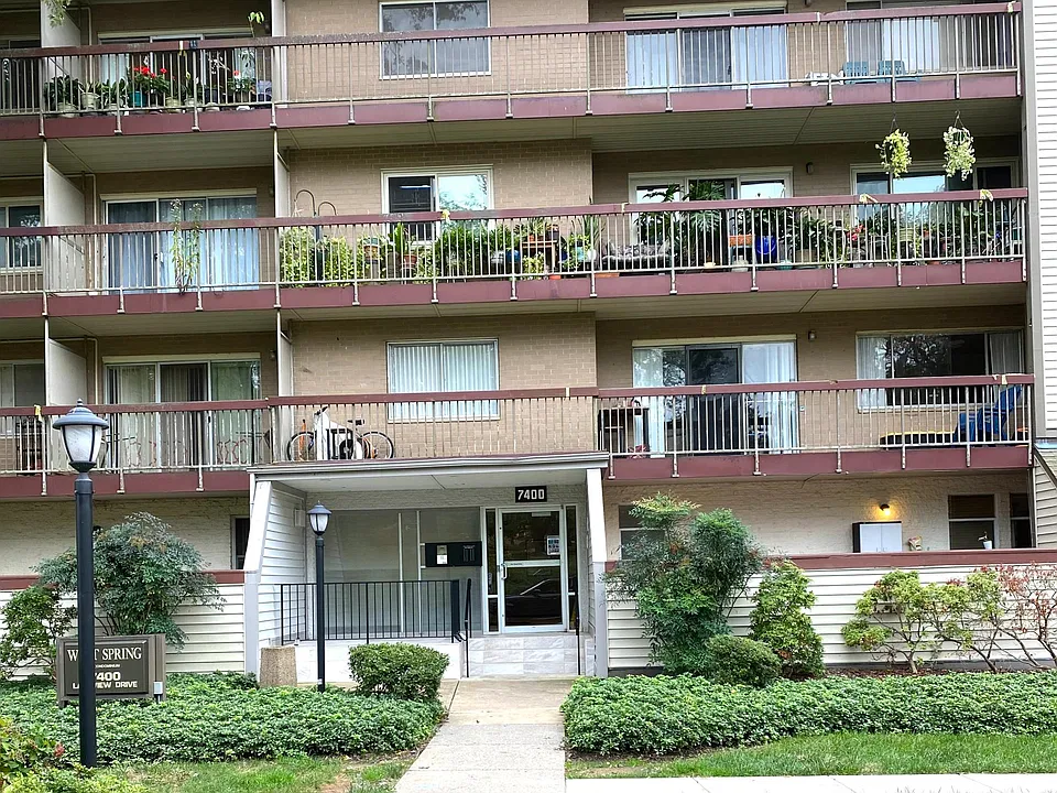 7400 Lakeview Dr #409