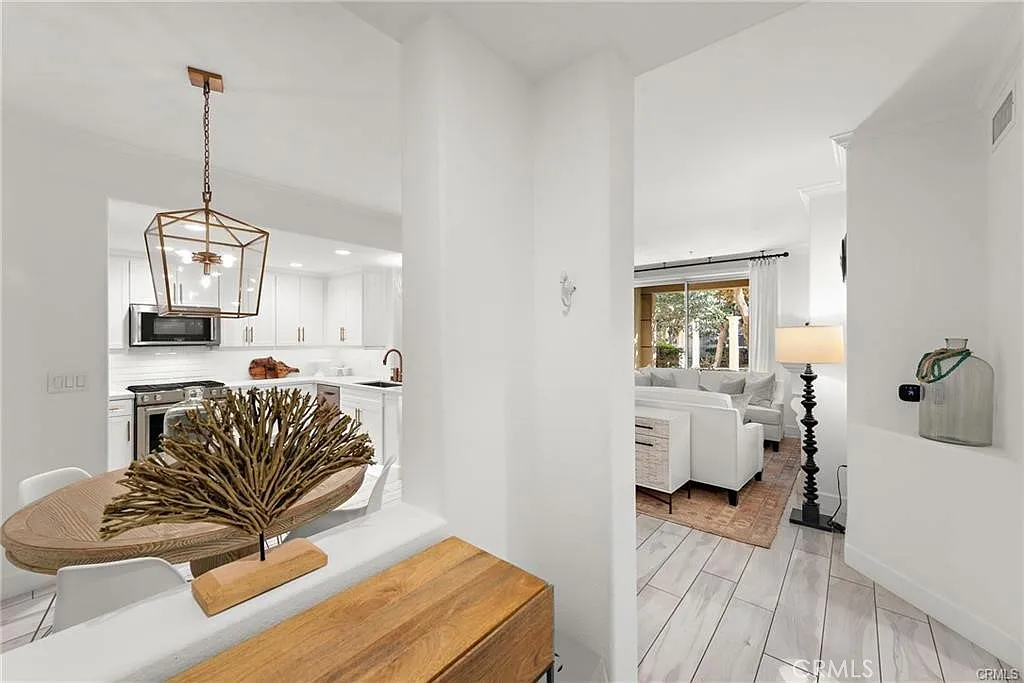 2 bed, 1137 sqft, $3,650 — Photo 2