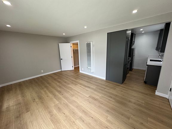 3rd image of 5447 Russell Ave APT 2