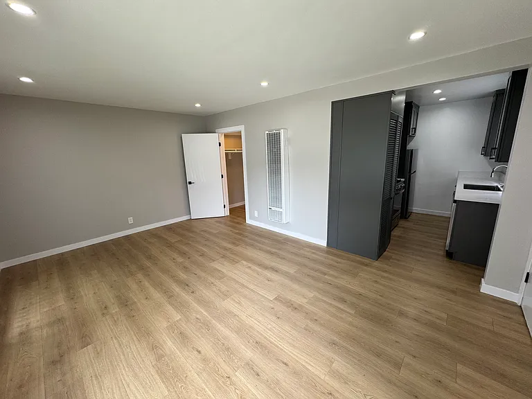 5447 Russell Ave #2 — Photo 3