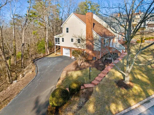 109 Greenbrier Dr, Radford, VA 24141