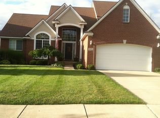 59272 Carriage Ln, South Lyon, MI
