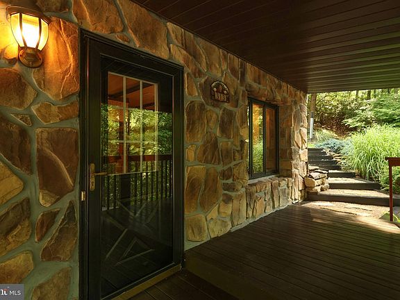 4th image of 313 Jack Straw Rd
