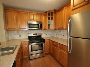 10 Glenview Dr, Cromwell, CT 06416