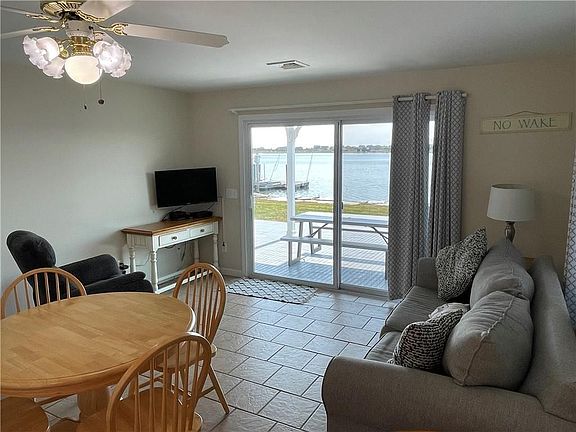 5th image of 6 Harbor Dr #B