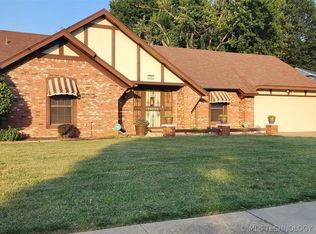 253 Fox Run Cir, Jenks, OK 74037