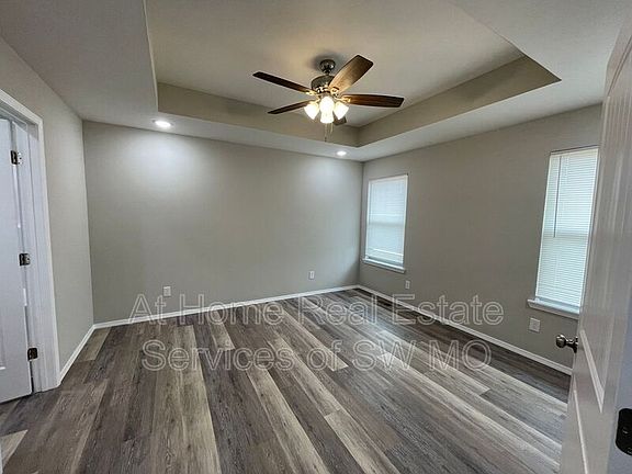 4th image of 529 Evergreen Ave