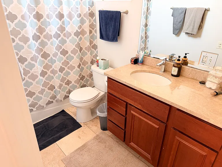 718-20 W Buckingham Pl — Photo 10