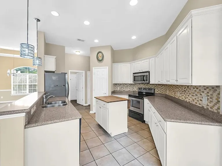 414 Carriage Lake Dr — Photo 5