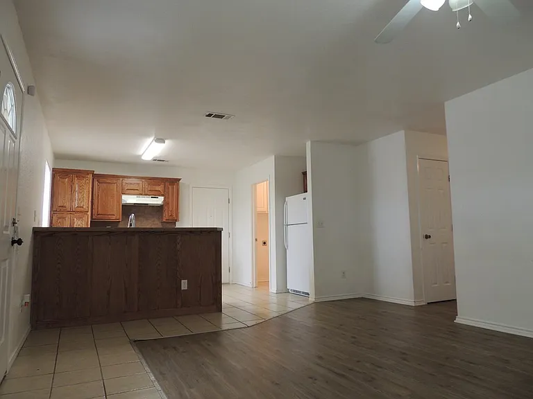 930 Edwards St — Photo 3