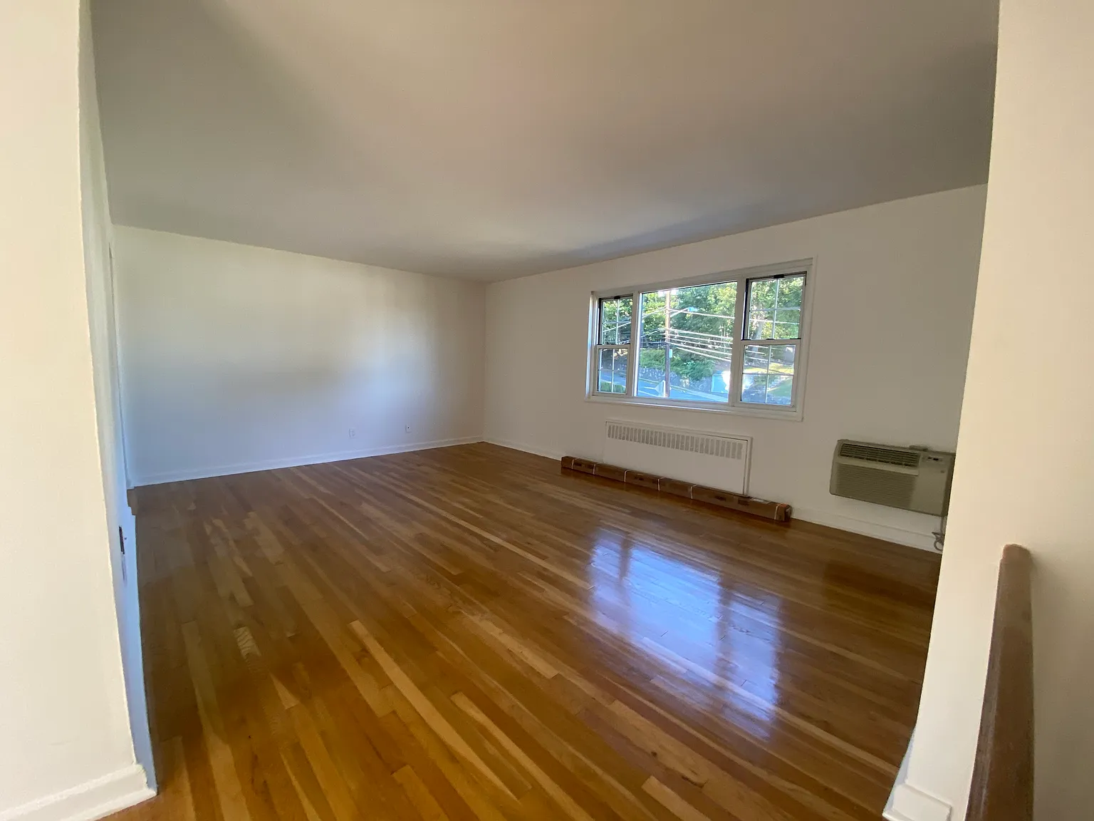 90 Northfield Ave — Photo 4
