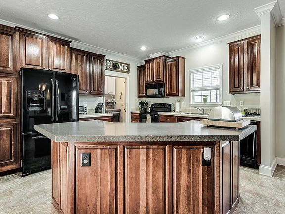 4th image of 1090 Alexis Ln