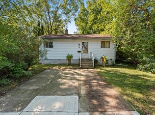 615 Division St, Winneconne, WI 54986