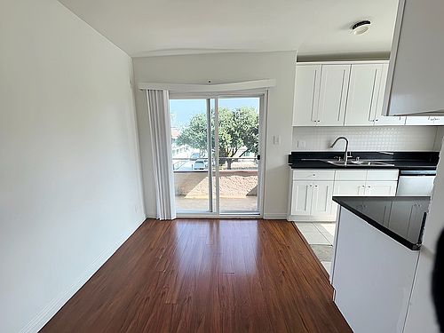 4th image of 825 N Harvard Blvd APT 4