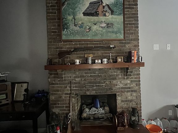 4th image of 990 E Piney Rd