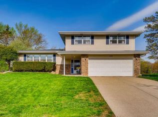 1112 Crestview Cir, Elgin, IL 60123